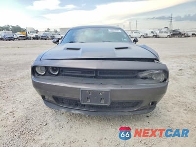 Piąte zdjęcie samochodu w środku: 2018 DODGE CHALLENGER SXT VIN:2C3CDZAG4JH204724 - miniatura