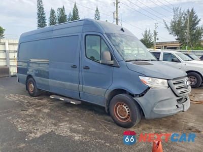 Czwarte zdjęcie samochodu z boku: 2019 MERCEDES-BENZ SPRINTER 2500/3500 DELIVERY VAN VIN:WD4PF1CD5KP141020 - miniatura