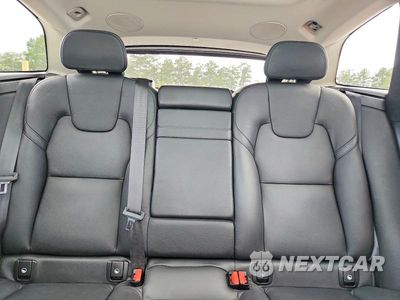 Zdjęcie 10 z 13 samochodu: 2020 VOLVO XC60 T5 MOMENTUM VIN:YV4102DK3L1602205 - miniatura