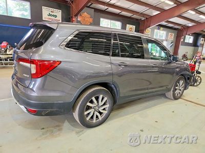 Trzecie zdjęcie samochodu z tyłu: 2019 HONDA PILOT EX VIN:5FNYF6H34KB070690 - miniatura