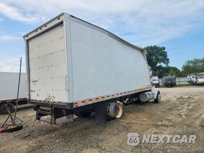 Trzecie zdjęcie samochodu z tyłu: 2019 KENWORTH T300 BOX TRUCK VIN:2NKHHM6X5KM257652 - miniatura