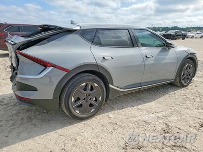 Trzecie zdjęcie samochodu z tyłu: 2026 KIA EV6 LIGHT LONG RANGE VIN:5XYC34JA4TG015067 - miniatura