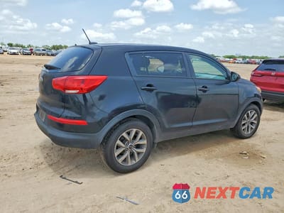 Trzecie zdjęcie samochodu z tyłu: 2016 KIA SPORTAGE LX VIN:KNDPB3AC0G7845595 - miniatura