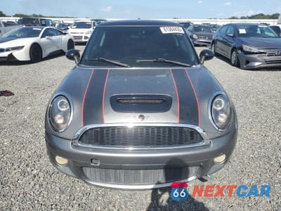 Piąte zdjęcie samochodu w środku: 2009 MINI COOPER S VIN:WMWMF735X9TT98746 - miniatura
