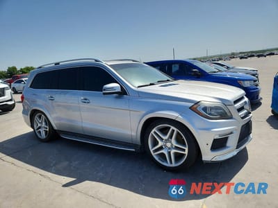 Czwarte zdjęcie samochodu z boku: 2016 MERCEDES-BENZ GL 550 4MATIC VIN:4JGDF7DE4GA672030 - miniatura