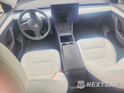 Zdjęcie 8 z 12 samochodu: 2025 TESLA MODEL Y VIN:7SAYGDED0SF232882 - miniatura