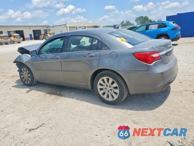Drugie zdjęcie samochodu z przodu: 2013 CHRYSLER 200 LX VIN:1C3CCBAB3DN635579 - miniatura