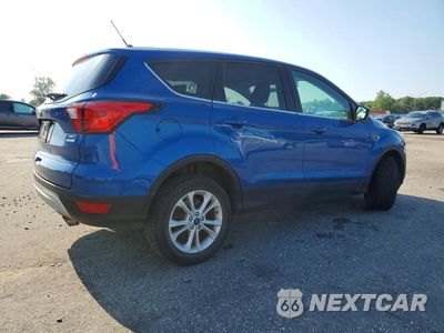 Trzecie zdjęcie samochodu z tyłu: 2019 FORD ESCAPE SE VIN:1FMCU0GD1KUC19633 - miniatura