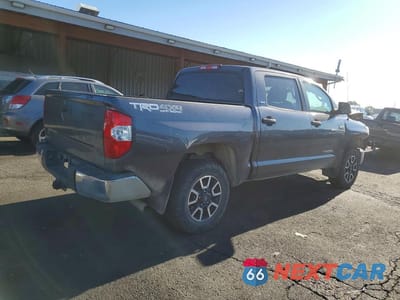Trzecie zdjęcie samochodu z tyłu: 2017 TOYOTA TUNDRA SR5 VIN:5TFDW5F12HX614760 - miniatura