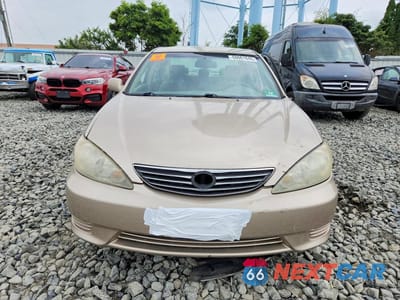 Piąte zdjęcie samochodu w środku: 2005 TOYOTA CAMRY LE V6 VIN:4T1BF32K45U110018 - miniatura