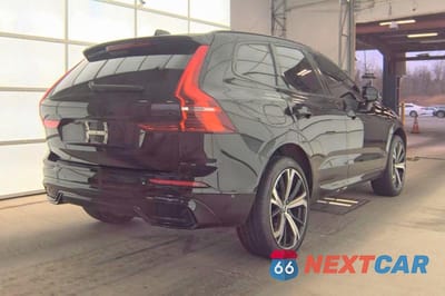 Czwarte zdjęcie samochodu z boku: 2024 VOLVO XC60 ULTIMATE VIN:YV4L12RM5R1801281 - miniatura