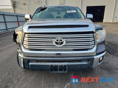 Piąte zdjęcie samochodu w środku: 2017 TOYOTA TUNDRA CREWMAX LIMITED VIN:5TFHW5F19HX655503 - miniatura