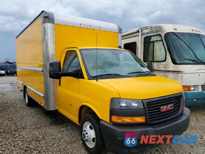 Czwarte zdjęcie samochodu z boku: 2022 GMC SAVANA CUTWAY BOX TRUCK VIN:7GZ37TC7XNN002712 - miniatura