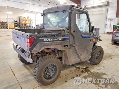Czwarte zdjęcie samochodu z boku: 2023 POLARIS RANGER UTILITY VEHICLE VIN:4XARRY997P8051656 - miniatura