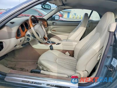 Zdjęcie 7 z 12 samochodu: 2000 JAGUAR XK8 VIN:SAJJA42C0YNA10921 - miniatura