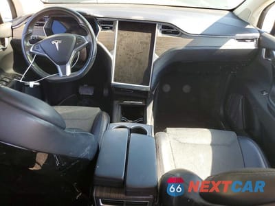 Zdjęcie 8 z 13 samochodu: 2016 TESLA MODEL X VIN:5YJXCAE28GF008736 - miniatura