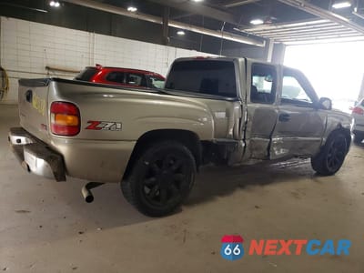 Trzecie zdjęcie samochodu z tyłu: 2002 GMC NEW SIERRA K1500 VIN:2GTEK19T921293536 - miniatura