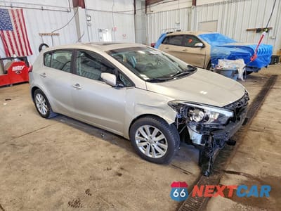 Czwarte zdjęcie samochodu z boku: 2014 KIA FORTE EX VIN:KNAFX5A83E5211532 - miniatura