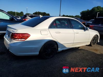 Trzecie zdjęcie samochodu z tyłu: 2011 MERCEDES-BENZ E 350 4MATIC VIN:WDDHF8HB7BA453704 - miniatura