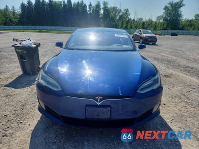Piąte zdjęcie samochodu w środku: 2016 TESLA MODEL S VIN:5YJSA1E16GF148422 - miniatura