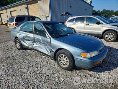 Czwarte zdjęcie samochodu z boku: 1995 HONDA ACCORD LX VIN:1HGCD5645SA157269 - miniatura