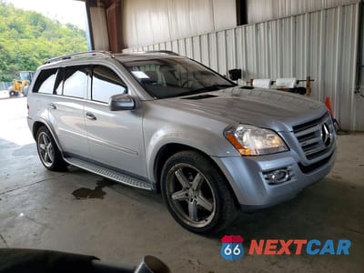 Czwarte zdjęcie samochodu z boku: 2009 MERCEDES-BENZ GL 550 4MATIC VIN:4JGBF86E19A500177 - miniatura