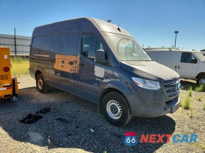 Czwarte zdjęcie samochodu z boku: 2019 MERCEDES-BENZ SPRINTER 2500/3500 DELIVERY VAN VIN:WD4PF0CD9KP034482 - miniatura