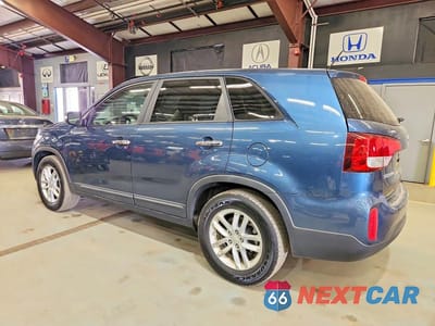 Drugie zdjęcie samochodu z przodu: 2014 KIA SORENTO LX VIN:5XYKT3A60EG528787 - miniatura