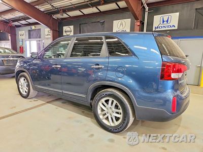 Drugie zdjęcie samochodu z przodu: 2014 KIA SORENTO LX VIN:5XYKT3A60EG528787 - miniatura