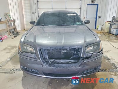 Piąte zdjęcie samochodu w środku: 2014 CHRYSLER 300C VIN:2C3CCAKG0EH157619 - miniatura