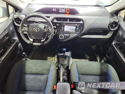 Zdjęcie 8 z 12 samochodu: 2018 TOYOTA PRIUS C TWO VIN:JTDKDTB38J1607992 - miniatura