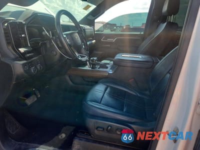 Zdjęcie 7 z 12 samochodu: 2022 CHEVROLET SILVERADO K1500 HIGH COUNTRY VIN:1GCUDJET8NZ500537 - miniatura