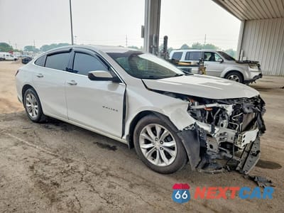 Czwarte zdjęcie samochodu z boku: 2019 CHEVROLET MALIBU LT VIN:1G1ZD5ST1KF174376 - miniatura