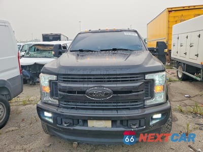 Piąte zdjęcie samochodu w środku: 2017 FORD F250 SUPER DUTY VIN:1FT7W2B69HEC76105 - miniatura