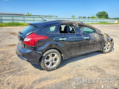 Trzecie zdjęcie samochodu z tyłu: 2014 FORD FOCUS SE VIN:1FADP3K26EL237343 - miniatura