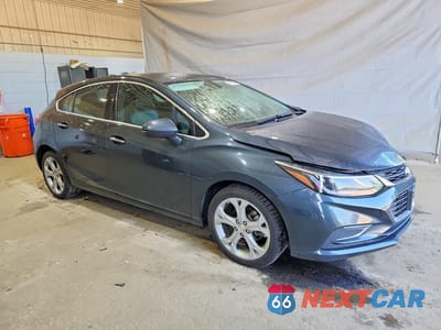 Czwarte zdjęcie samochodu z boku: 2018 CHEVROLET CRUZE PREMIER VIN:3G1BF6SM7JS615903 - miniatura