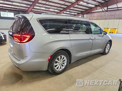Trzecie zdjęcie samochodu z tyłu: 2019 CHRYSLER PACIFICA TOURING L VIN:2C4RC1BG3KR685392 - miniatura
