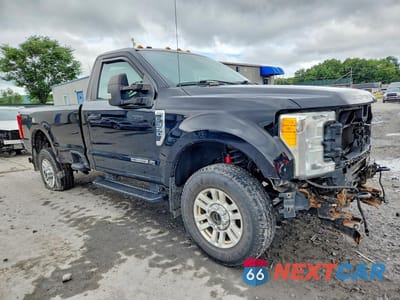 Czwarte zdjęcie samochodu z boku: 2017 FORD F350 SUPER DUTY VIN:1FTRF3BT0HEC17657 - miniatura