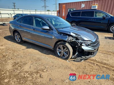Czwarte zdjęcie samochodu z boku: 2022 VOLKSWAGEN JETTA SE VIN:3VWEM7BU6NM003313 - miniatura