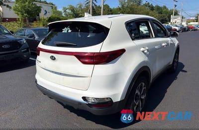 Czwarte zdjęcie samochodu z boku: 2020 KIA SPORTAGE LX VIN:KNDPMCAC8L7755809 - miniatura