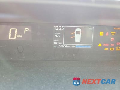 Zdjęcie 9 z 12 samochodu: 2018 TOYOTA PRIUS C FOUR VIN:JTDKDTB35J1601163 - miniatura