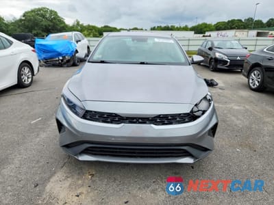 Piąte zdjęcie samochodu w środku: 2024 KIA FORTE LXS VIN:3KPF24AD0RE777828 - miniatura