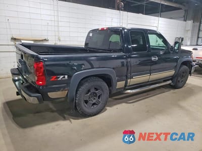 Trzecie zdjęcie samochodu z tyłu: 2006 CHEVROLET SILVERADO K1500 VIN:1GCEK19TX6Z173984 - miniatura