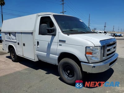 Czwarte zdjęcie samochodu z boku: 2013 FORD ECONOLINE E350 SUPER DUTY CUTAWAY VAN VIN:1FDWE3FL8DDB27068 - miniatura