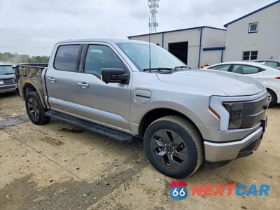 Czwarte zdjęcie samochodu z boku: 2023 FORD F150 LIGHTNING PRO VIN:1FTVW1EV1PWG50400 - miniatura