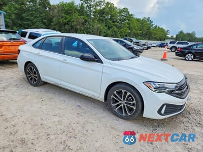 Czwarte zdjęcie samochodu z boku: 2024 VOLKSWAGEN JETTA SPORT VIN:3VWAM7BU7RM086321 - miniatura