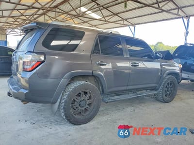 Trzecie zdjęcie samochodu z tyłu: 2017 TOYOTA 4RUNNER SR5 VIN:JTEBU5JR2H5455028 - miniatura