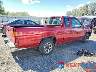 Trzecie zdjęcie samochodu z tyłu: 1996 NISSAN TRUCK KING CAB SE/KING CAB XE VIN:1N6SD16S3TC350508 - miniatura