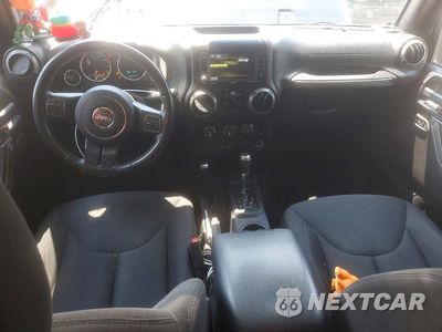 Zdjęcie 8 z 12 samochodu: 2016 JEEP WRANGLER UNLIMITED SPORT VIN:1C4BJWDG3GL115667 - miniatura