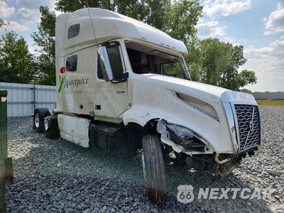 Czwarte zdjęcie samochodu z boku: 2022 VOLVO VN VNL VIN:4V4NC9EH2NN296816 - miniatura